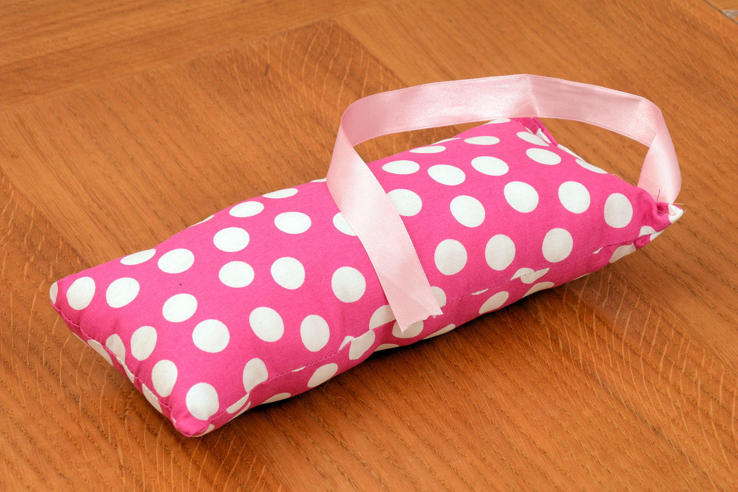 Mačji brcko roza s pikami