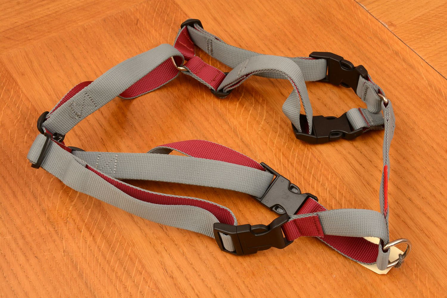 Oprsnica XL vinsko rdeča siva s kovinsko zaponko